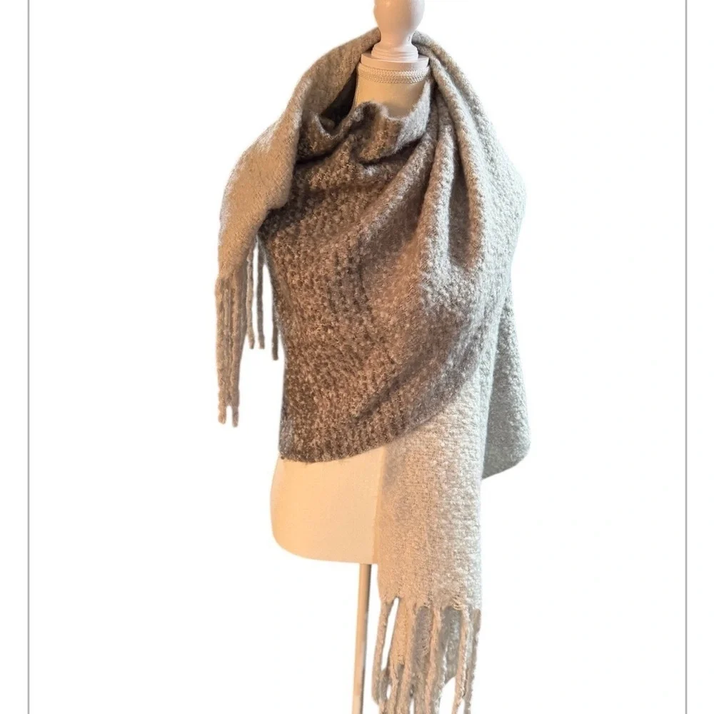 Mer Sea Cozy Gray Two-Tone Knit Scarf/Wrap